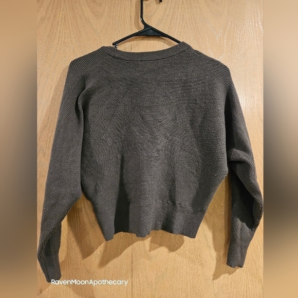 3/15$ Bundle Deal Tahari M Sweater - Picture 2 of 3